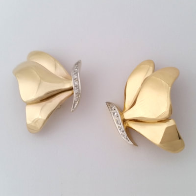Butterflies vlinder oorclips 14K geel goud diamant Daphne Meesters Jewellery Ontwerper Designer Edelsmid Goudsmid Den Haag Nederland